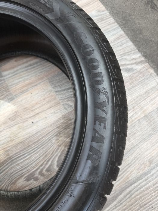 Шини Goodyear 255/45/R18