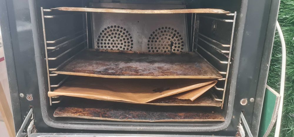 Forno Unox com tabuleiros