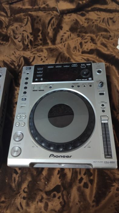 2 x Pioneer CDJ 850 - пара проигрывателей, деки.