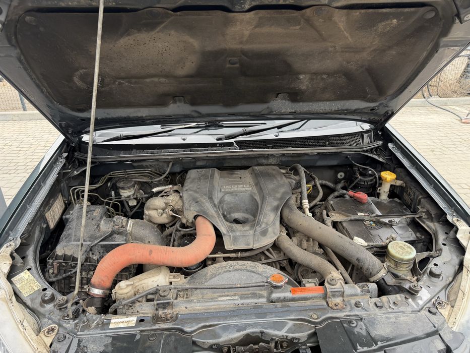 Isuzu D-MAX 2.5  бі-турбо 2012 року
