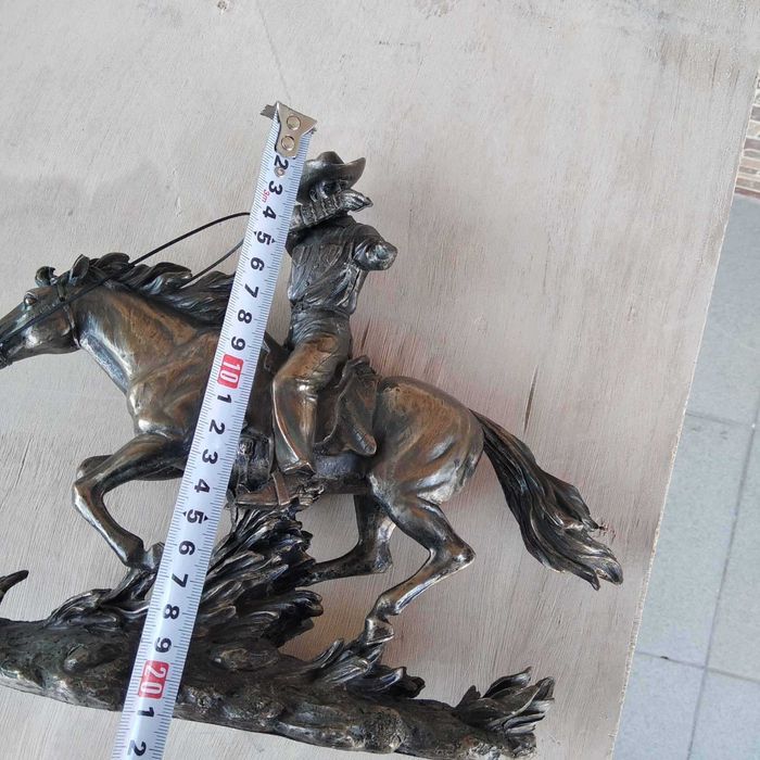 продам  фігурку вершника