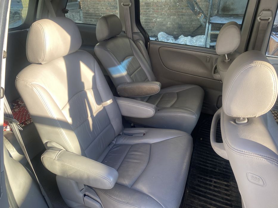 Продам авто мазда MPV