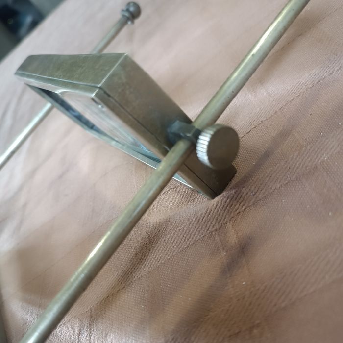 Lupa de mesa em bronze