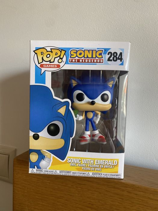 Funko Pop sonic the hedgehog with emerald 284 vinil figure