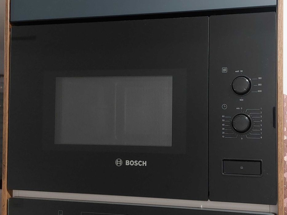Kuchenka mikrofalowa do zabudowy Bosch BFL550MS0