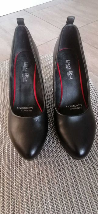 Buty na koturnie, czarne