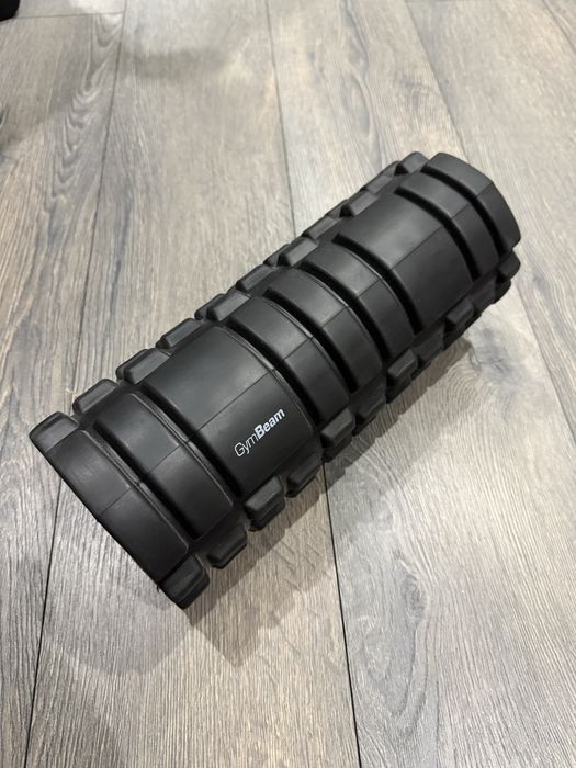 Масажний ролик чорний GymBeam