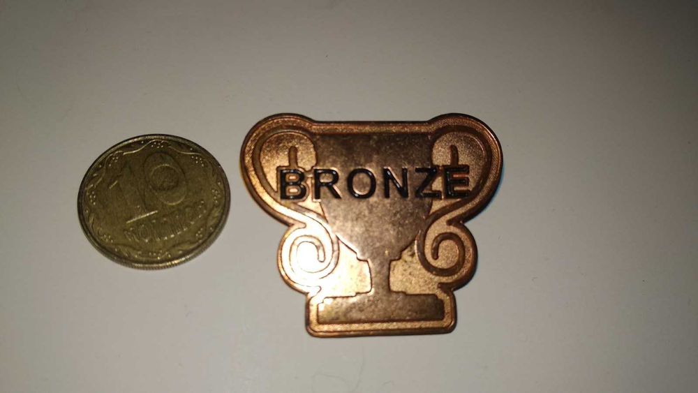 коллекционный металлический значок bronze вроде британия