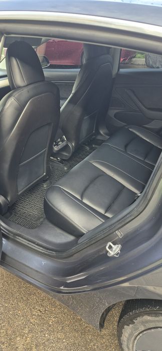 Tesla Model 3 2020 рік.