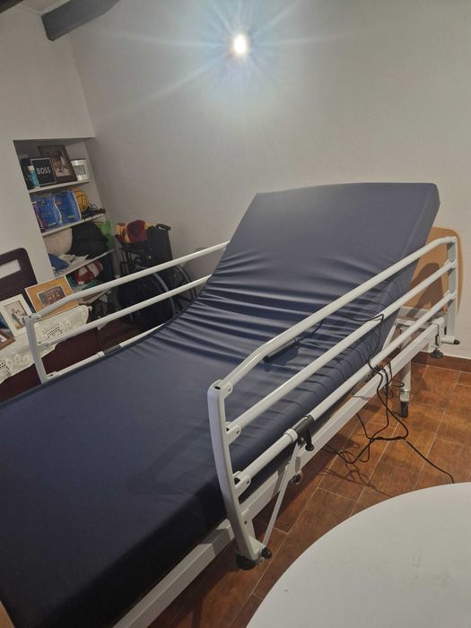 Cama eléctrica (seminova e com garantia))