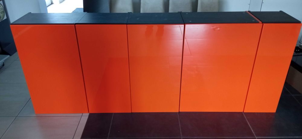 Zestaw kuchenny marki Atlas Kuchnie model Oktawia orange połysk, Agata U-Agnes dąb czarny cortina H3399