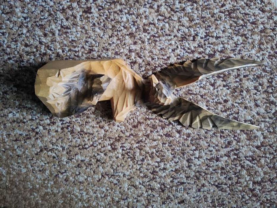 Орел на скалі статуетка