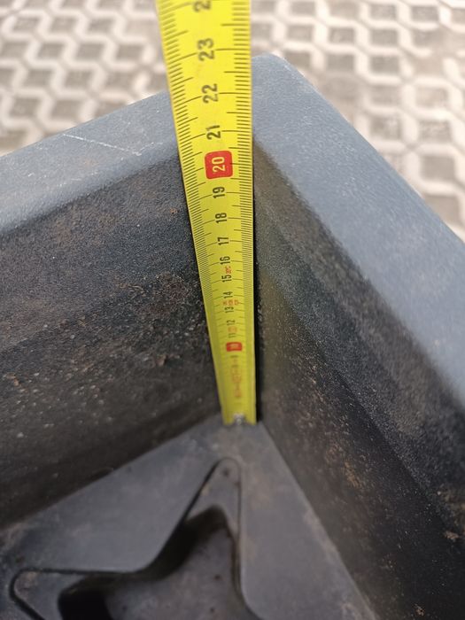 Donica plastikowa wysoka doniczka wąska prosperplast kwietnik