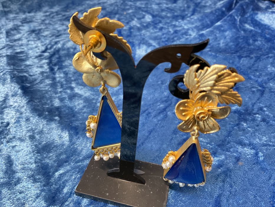 Brincos metal amarelo de 8/10 cm