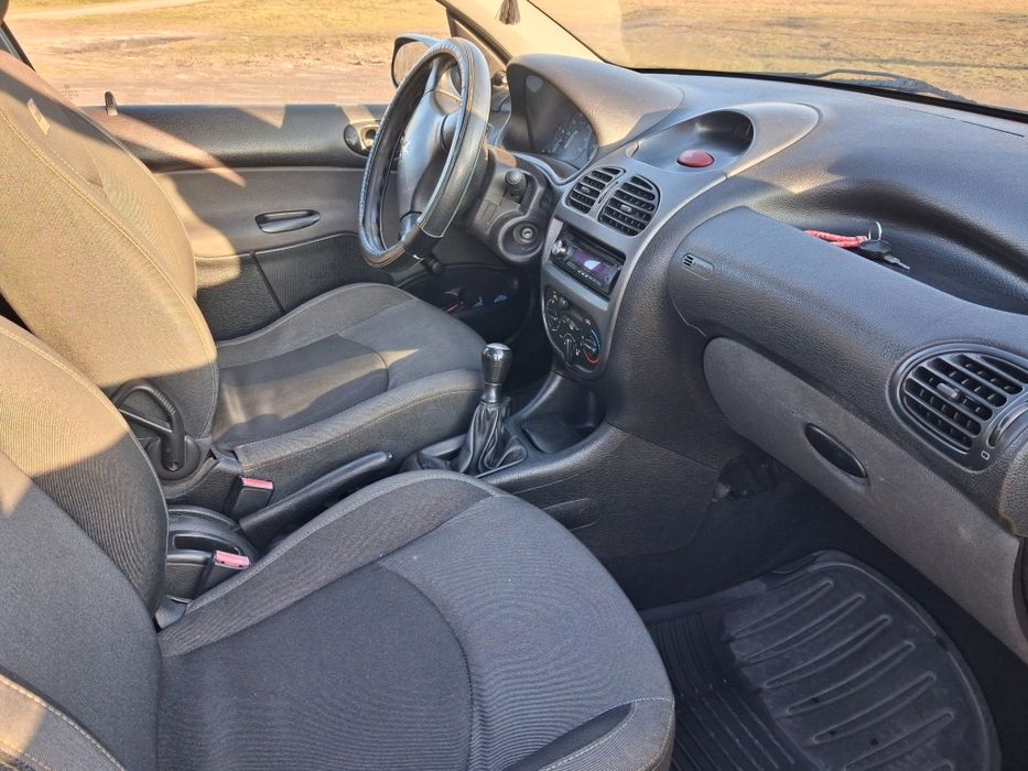 Продам Peugeot 206