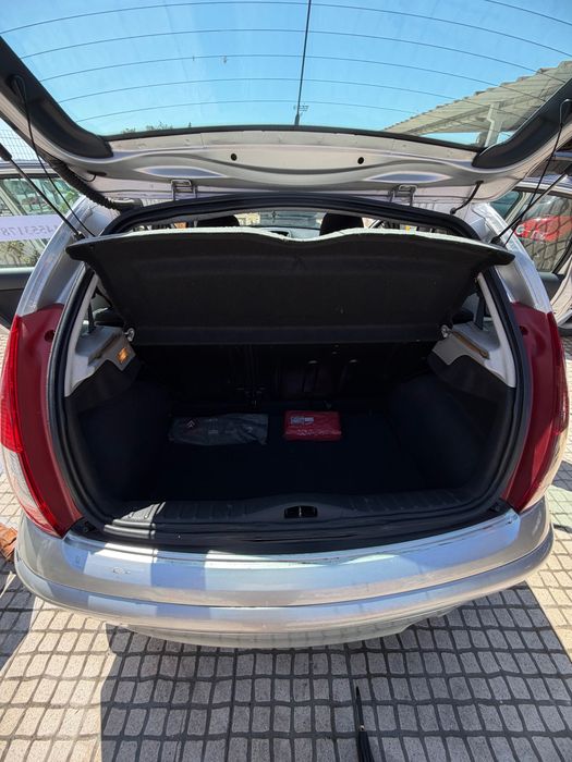 Carro Citroen C3 1.4 HDI 5 lugares