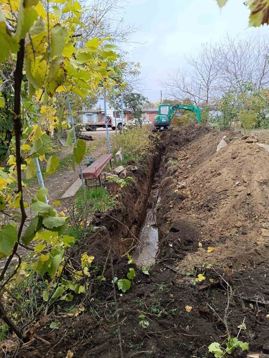 Услуги экскаватора с функцией крана. Работаем как и по городу так и за городом