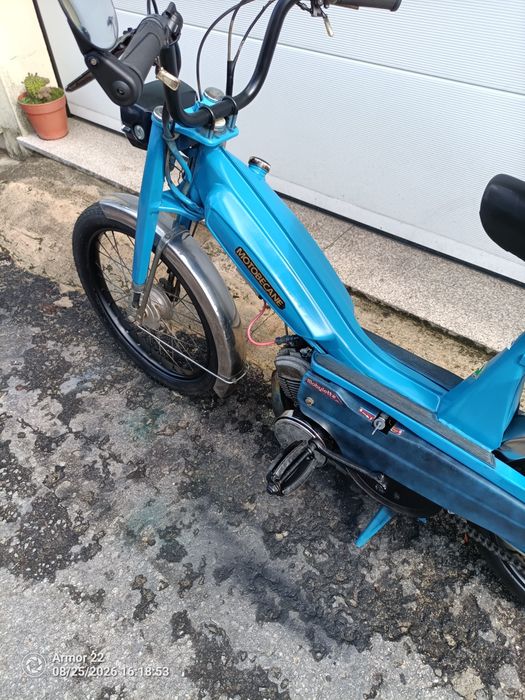 Mobilete motobecane toda restaurada sem nada a  fazer por gasolina e andar aos interessados contactar alguma dúvida disponha
