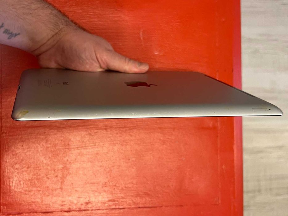 iPad 2-го поколения Wi-Fi 3G 16GB - LL/A SIM Не работает 83% Аккум