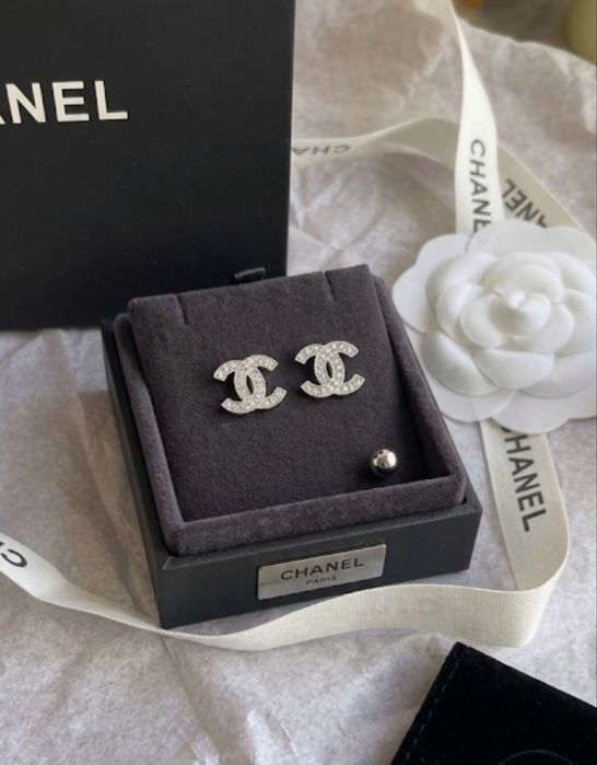 Серьги / пусеты Chanel со стразами/ сережки шанель