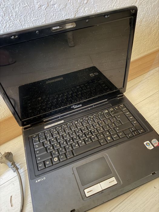 Ноутбук Fujitsu Siemens Amilo на запчасти или под восстановление