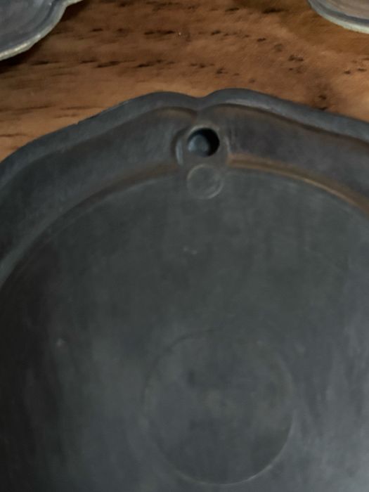Zawieszki cynowo- ceramiczne.