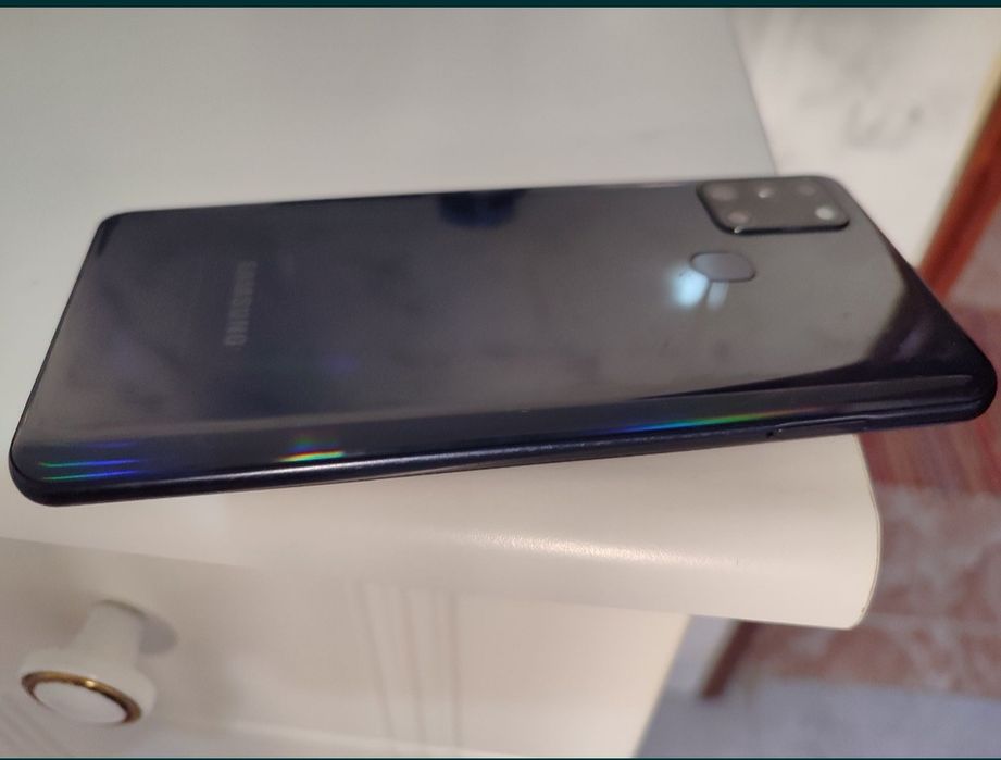 Vendo telemóvel em bom estado posso fazer invios pelos CTT