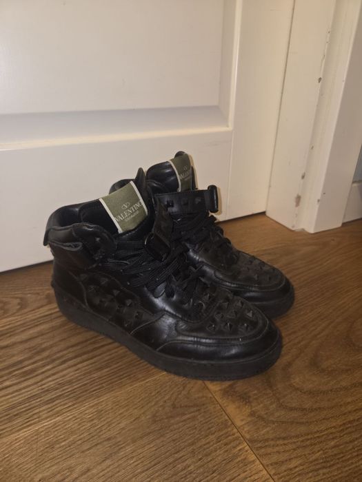 Чёрные высокие кроссовки Valentino Garavani Rockstud
