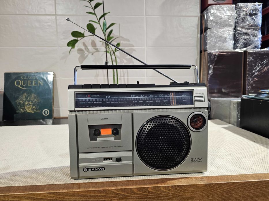 Радіоприймач Sanyo M2429FZ