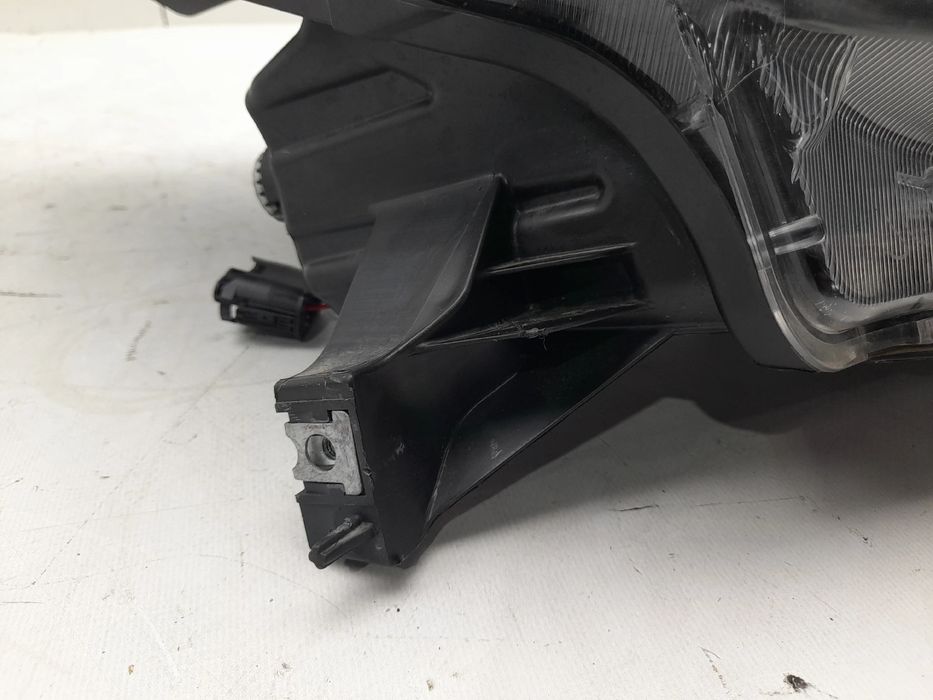 Ótica / farol direita NISSAN Micra V (K14)