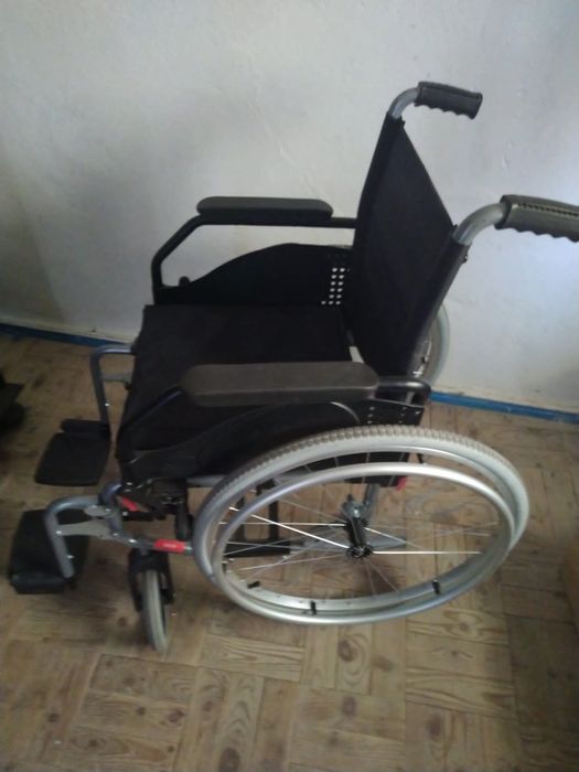 Cadeira de rodas semi-nova