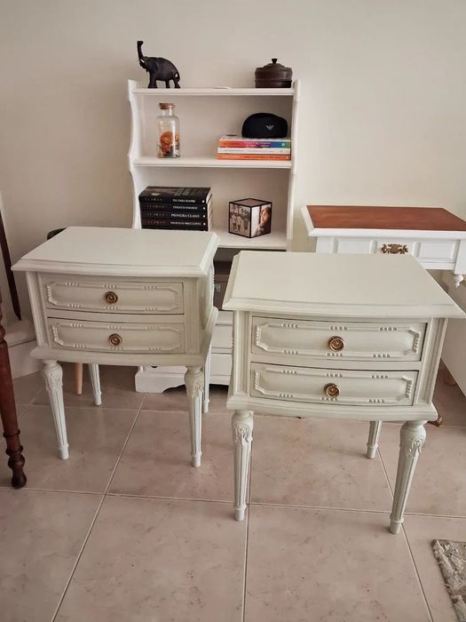 Mesas de cabeceira clássico francês / vintage