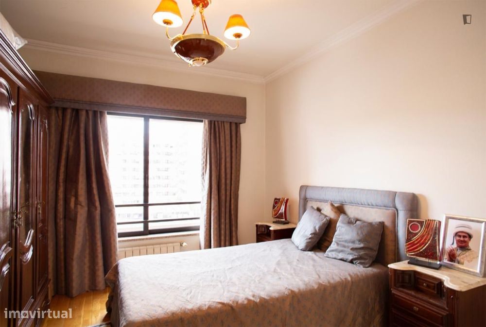 Quarto - localizado em Sete Rios Lisbon