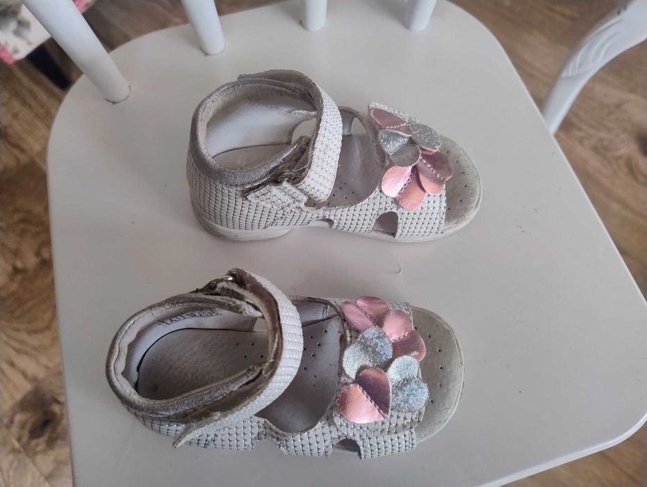 Dziewczęce sandałki KORNECKI