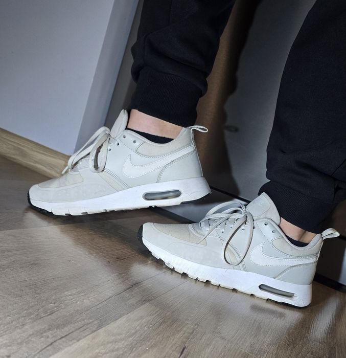 NIKE Air Max Vision buty damskie sportowe białe kremowe 38,5