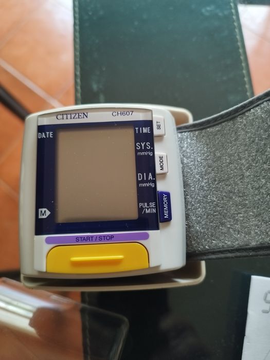 Aparelho de medir a tensão no pulso