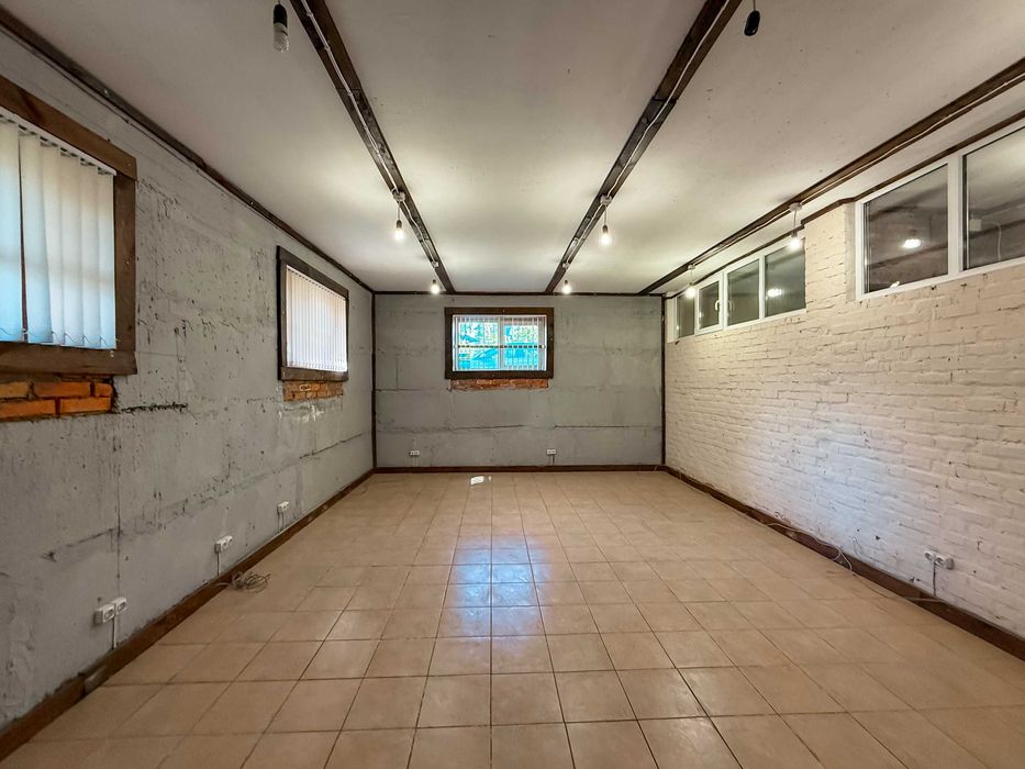 Комерція Буча великий цоколь ЖК "Паркова Оселя" поряд Бучанський Парк