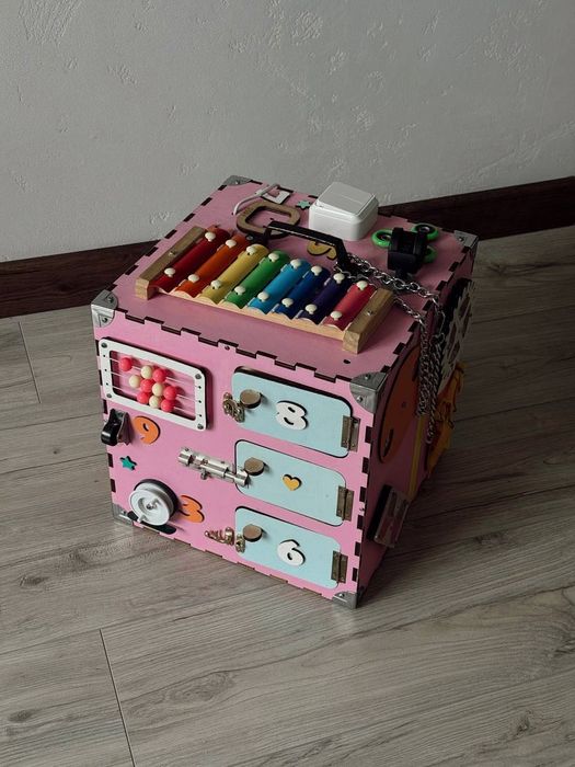 Продам БізіКуб.