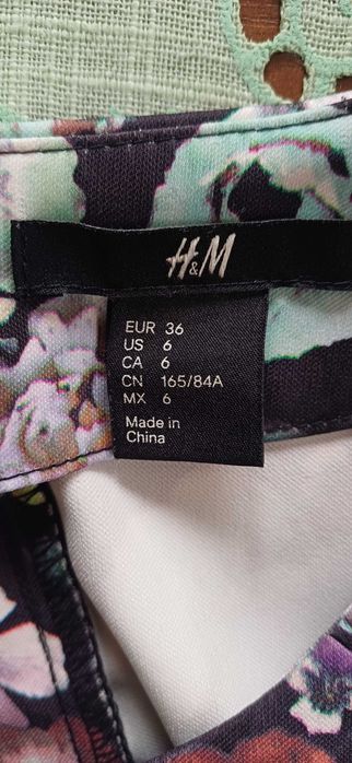 Sukienka w kwiaty H&M z baskinką r. 36