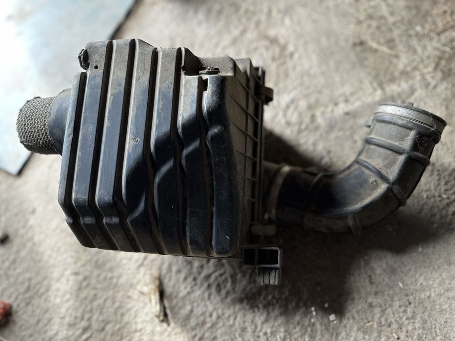 Продам корпус повітряного фільтра на опель вектра б 2.0dti