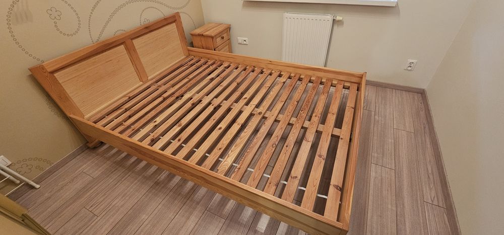 Łóżko sosnowe 140x200 z materacem