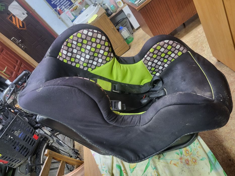 Детское кресло в авто