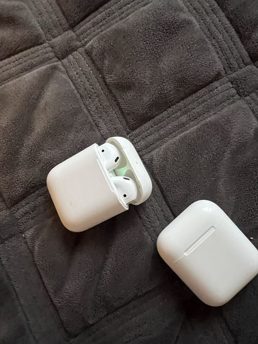 AirPods 2 оринінал плюс кейс запасний
