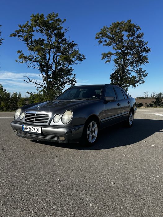 Mercedes-Benz w210