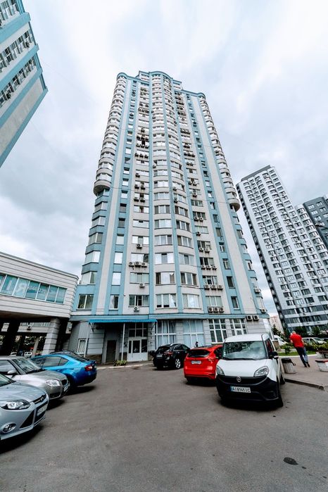 Метро Осокорки,Позняки,Ривер Молл, Днепровская набережная 26