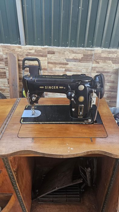 Três maquinas de costura Singer!
