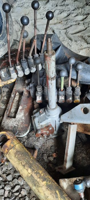 Części ostrówek zwolnica, rozdzielacz