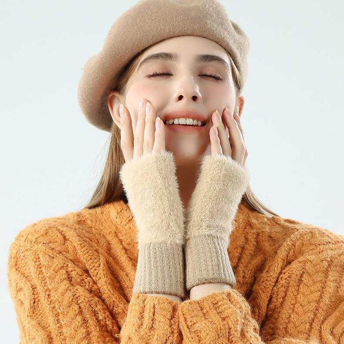 Хутряні мітенки білі рукавички без пальців теплі м'які рукава пудра