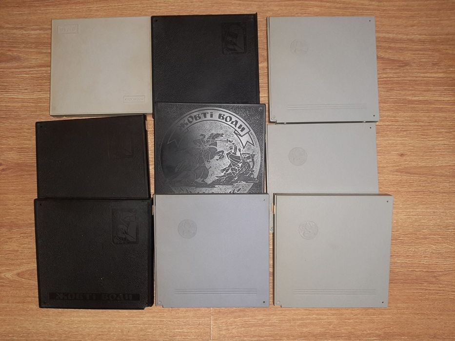 Cd диски,магнитная лента на бобинах