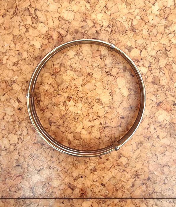 Pulseira metalizada prateada e dourada